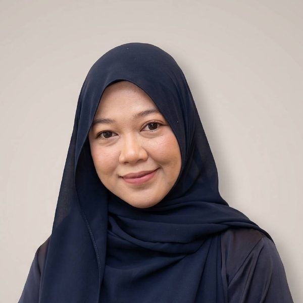 Dr Nur Izzati Aman